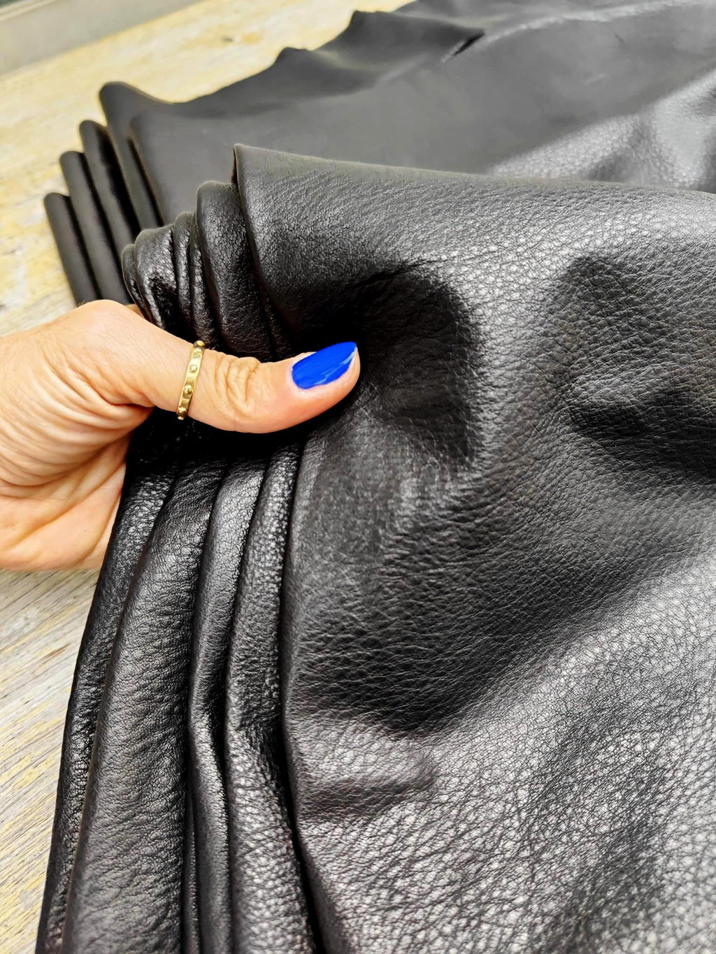 Premium Set of 8 black NAPPA lambskin leather skin for garnments, Soft very thin black lamb hides for clothing B18837-TB La Garzarara