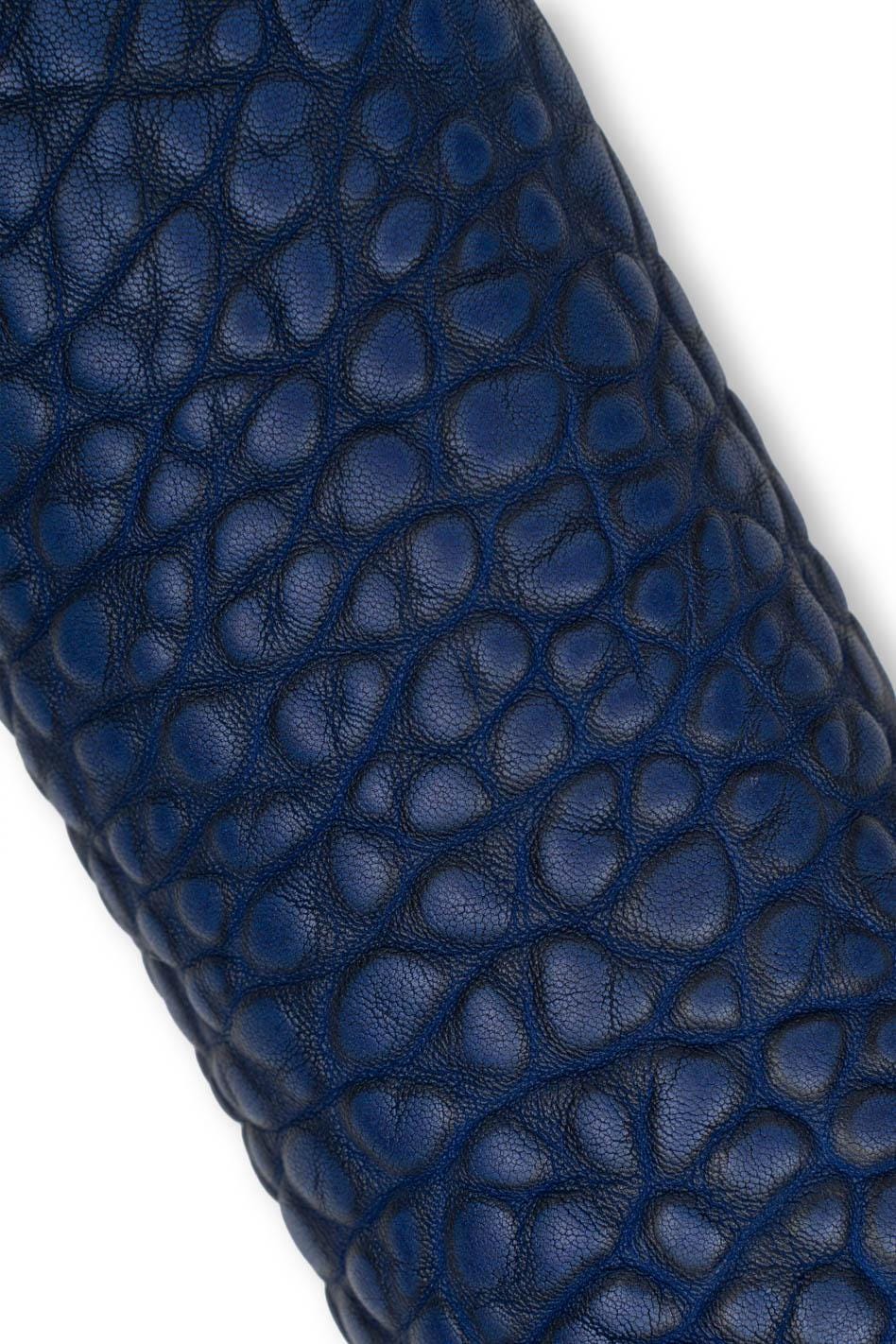 Pebbled electric Blue lamskin leather, embossed effect , soft THICK hide leather for crafters B18801-VT La Garzarara