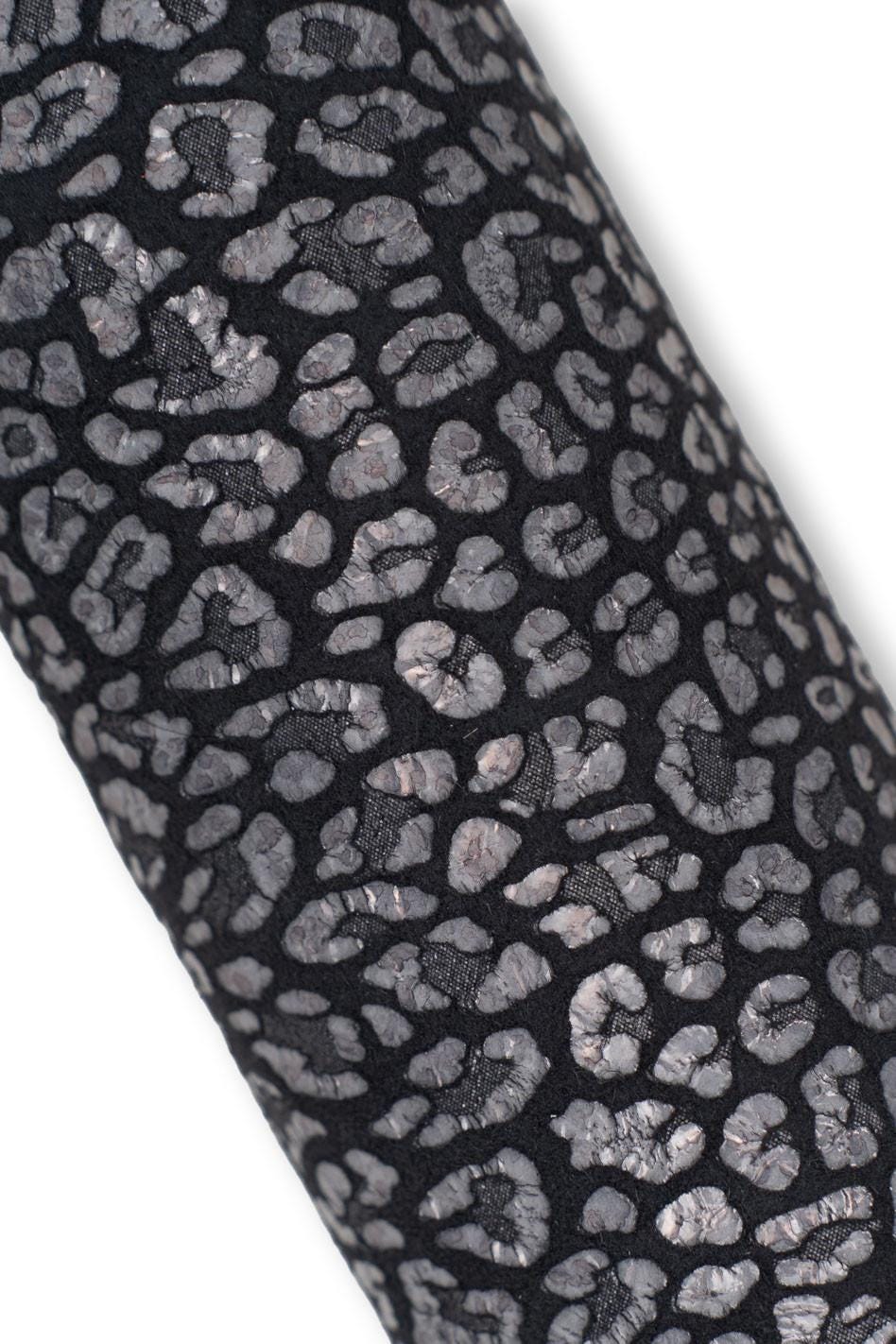 Grey LEOPARD printed leather skin, cheetah textured suede goatskin, glossy animal print on soft hide, for diy items B18808-ST La Garzarara