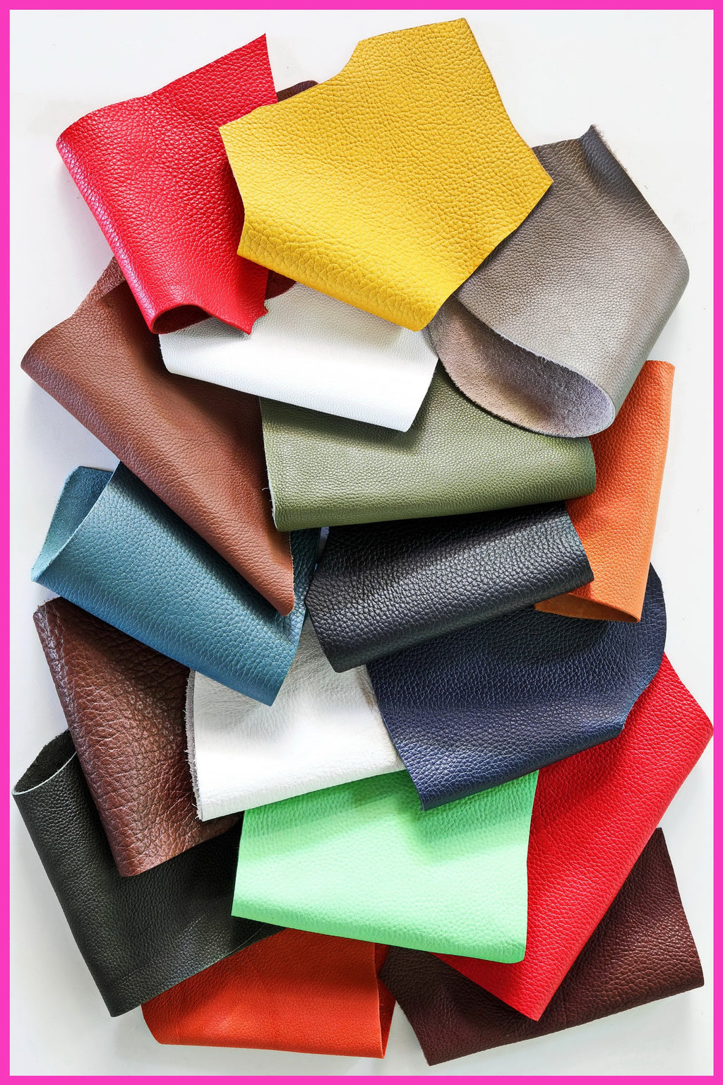 Può includere: Una collezione di campioni di pelle in vari colori, tra cui rosso, giallo, marrone, verde, blu, bianco e nero. I campioni sono disposti in una pila, con il campione superiore di colore giallo.