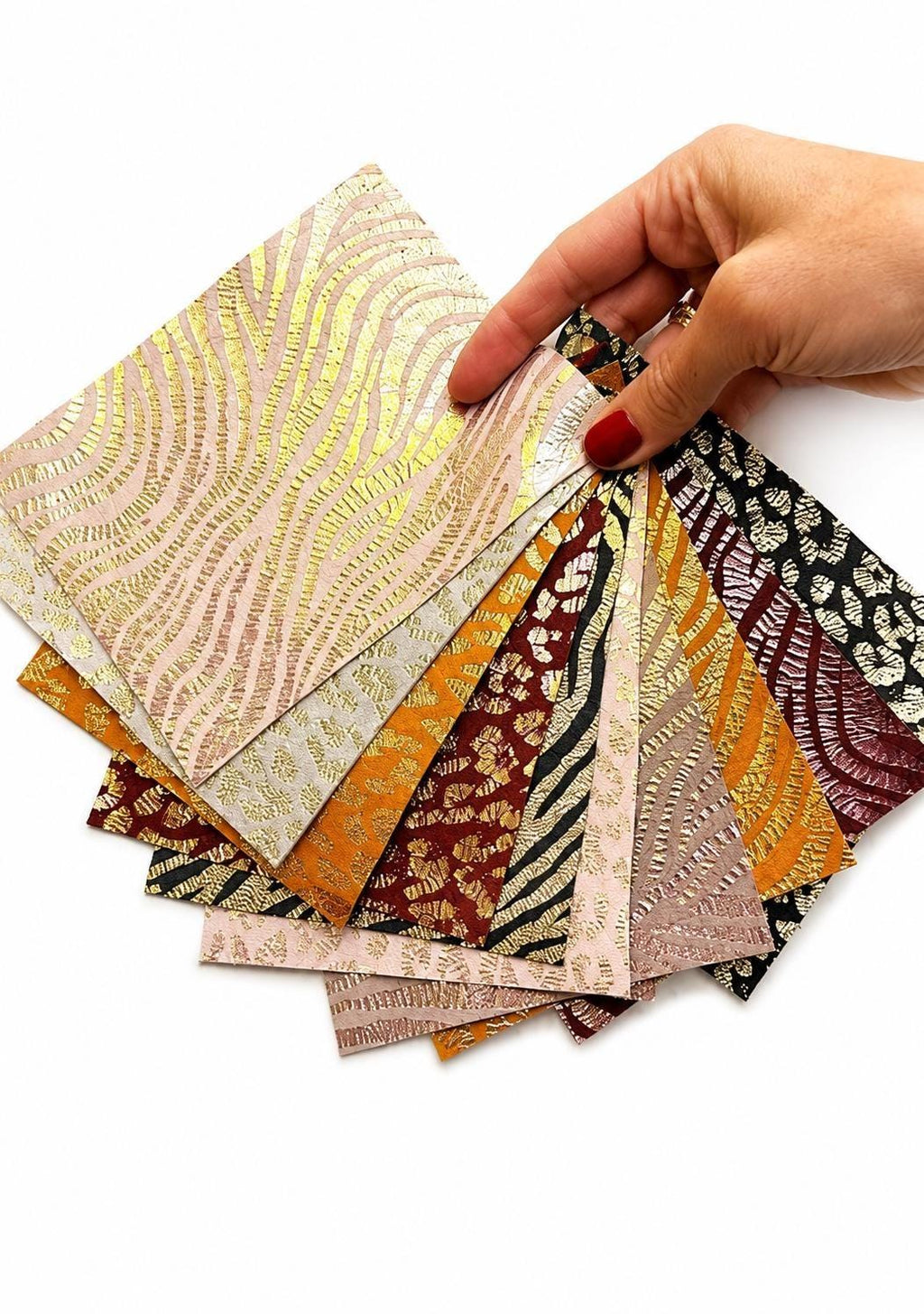 Gold Patterned Leather Scraps, Metallic Shimmer Offcuts, Decorative Leather Pieces for Creative Crafts RT260 La Garzarara