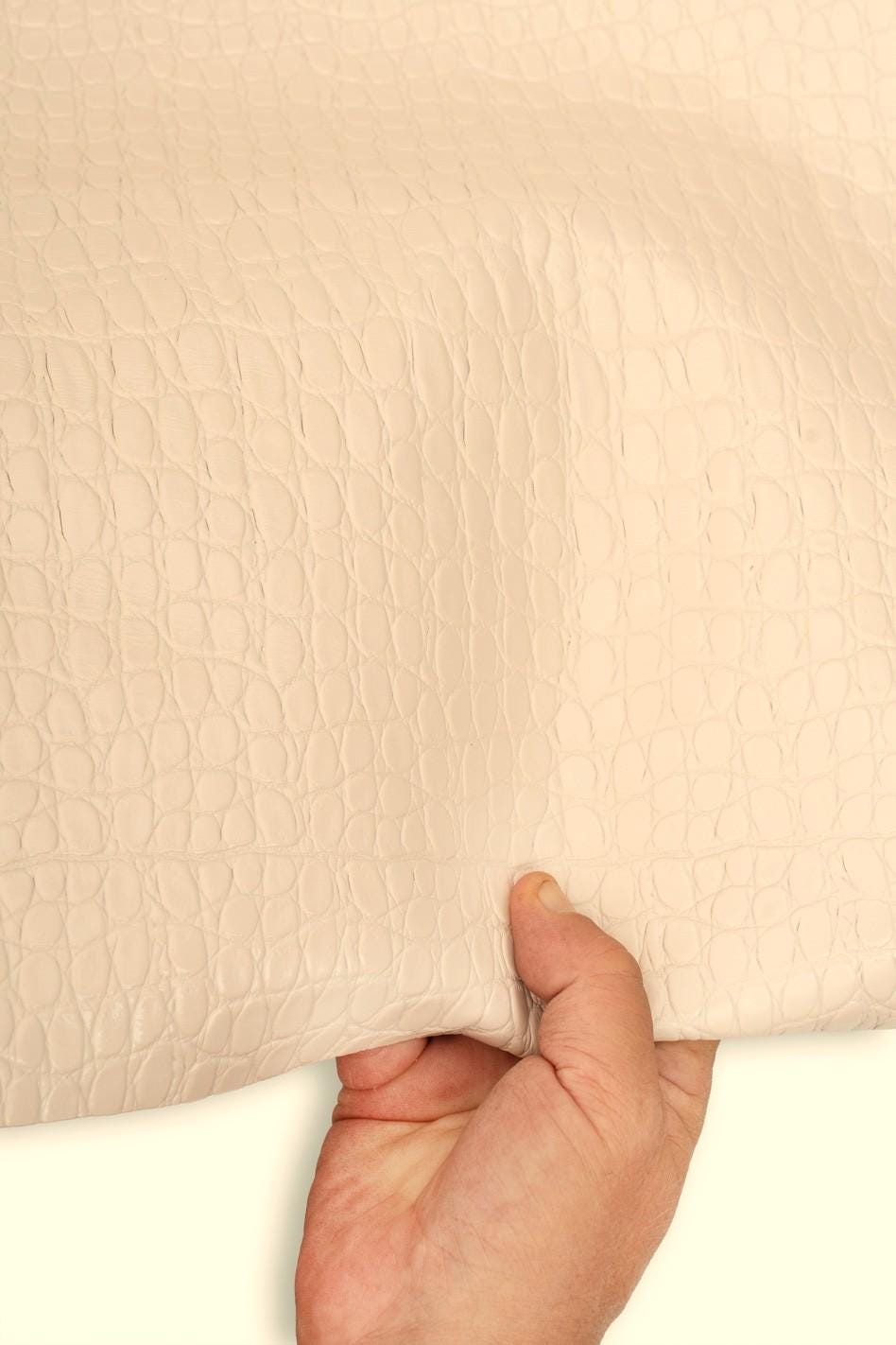 Cream CROCODILE printed leather hide, GLOSSY soft embossed cowhide, semi stiff calfskin 1.1 - 1.3 mm for crafters B19611-ST La Garzarara