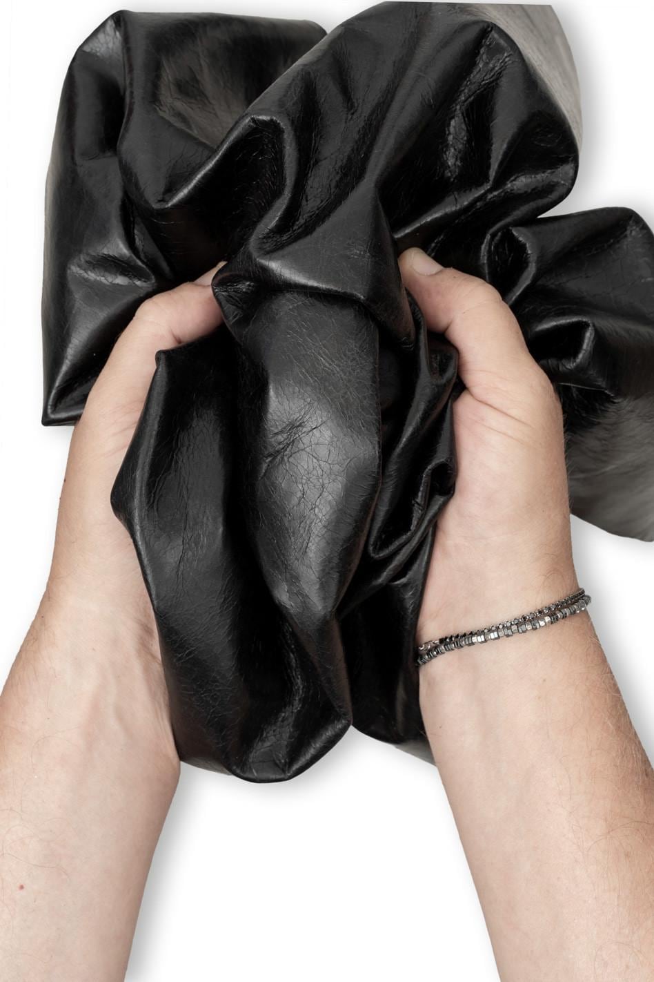Black WRINKLED crackled leather hide, glossy SPORTY soft calfskin 0.6 - 0.9 mm for crafters B19677-TB La Garzarara