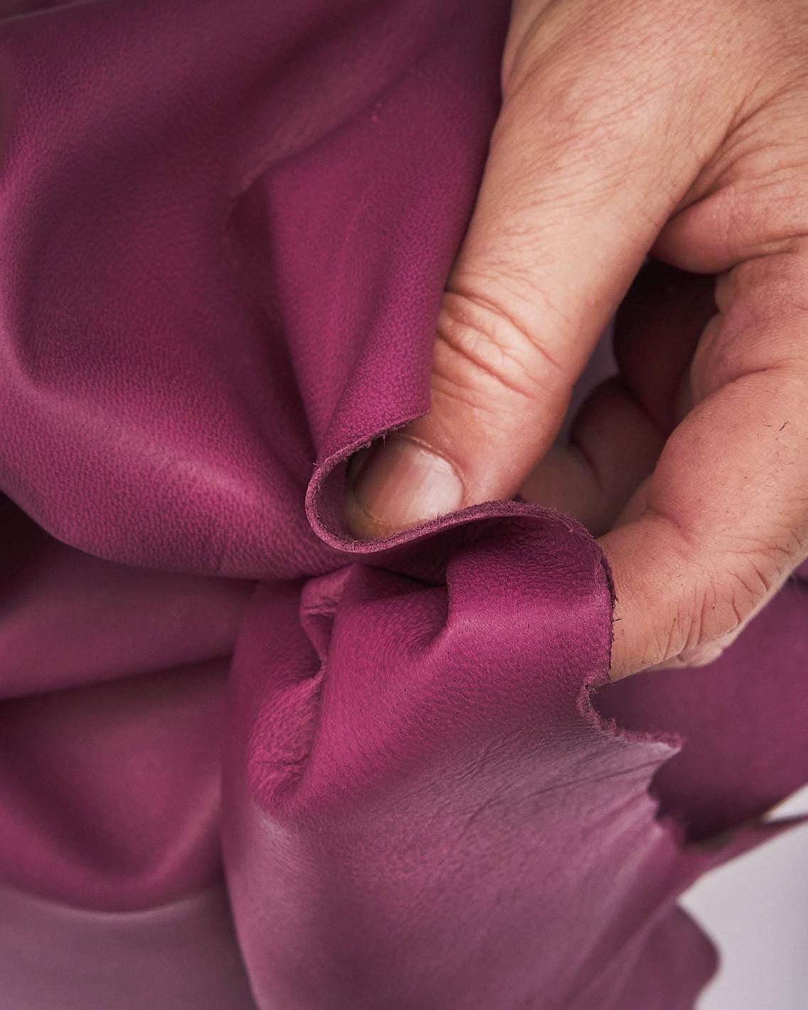 Purple SMOOTH leather skin for garments and diy projects, soft SHEEPSKIN, lambskin 0.6 - 0.8 mm B17594-TU La Garzarara