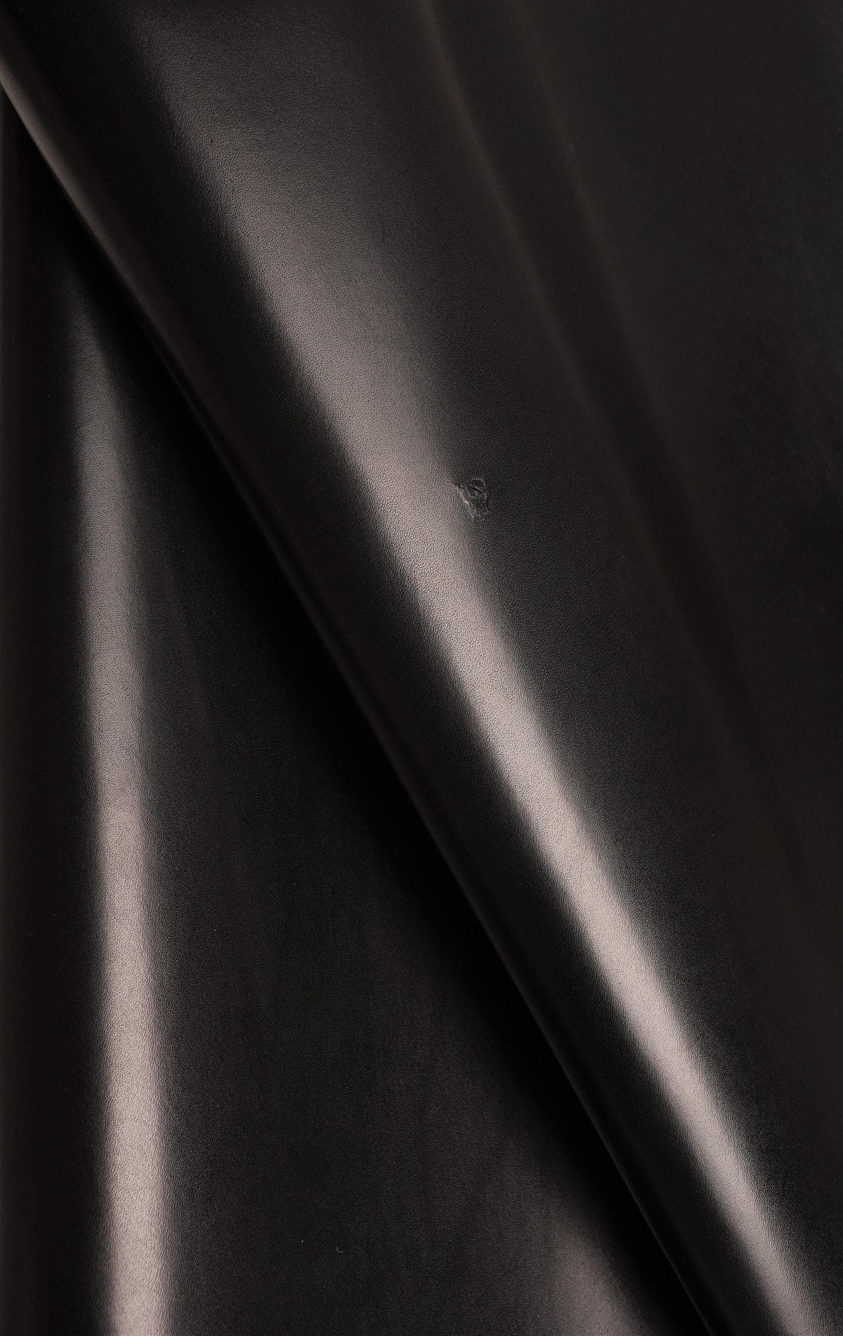 Black GLOSSY leather hide, SMOOTH brush-off calfskin, soft italian cowhide for diy objects B17924-TB La Garzarara