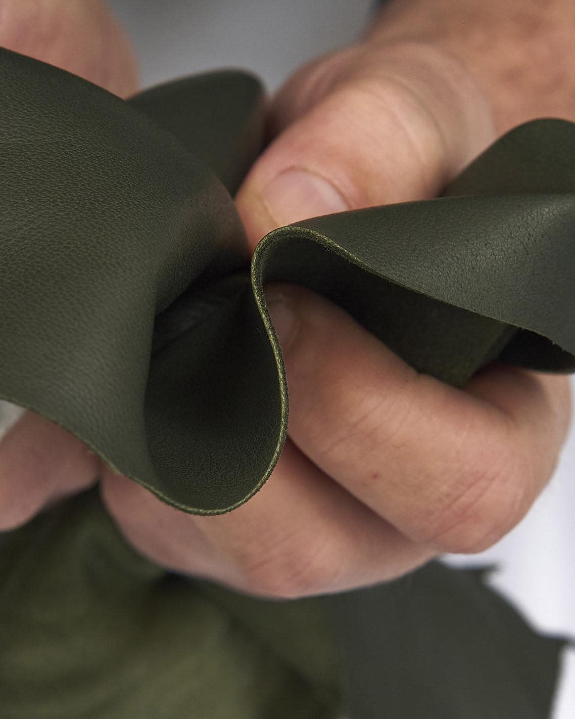 Dark green sheepskin NAPPA leather, SMOOTH soft lambskin, silky hide for garments B17598-TU La Garzarara