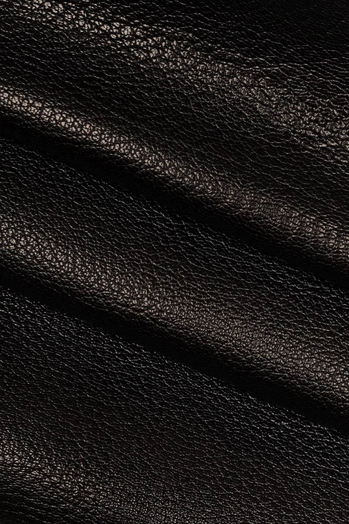Black tiny PEBBLE GRAIN printed goatskin, soft tumbled leather skin, italian semi glossy material for bags, wallets B19875-TB La Garzarara