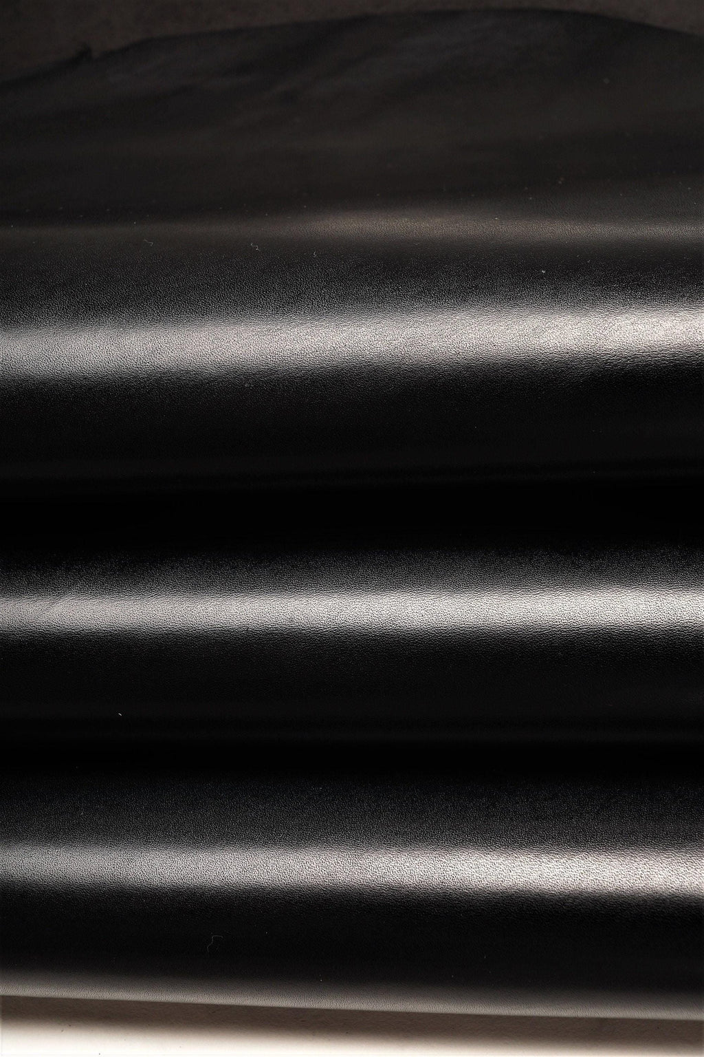 Black GLOSSY leather hide, SMOOTH brush-off calfskin, soft italian cowhide for diy objects B17924-TB La Garzarara