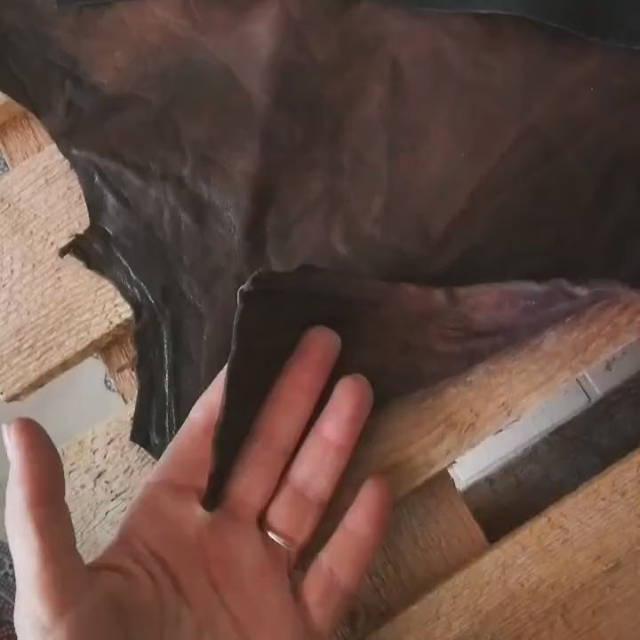 Distressed leather scraps, random mixed leather pieces, smooth and grained vintage offcuts, assorted colors AMZ36/B  La Garzarara